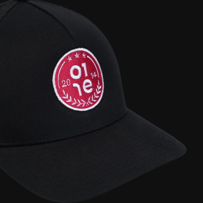 Шапка с Kозирка FC One - 03