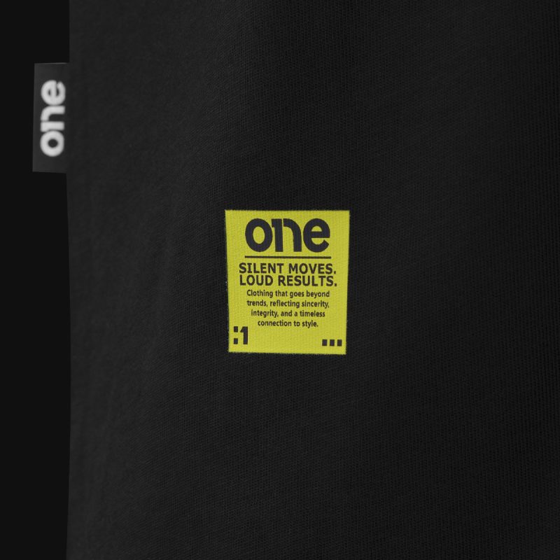Мъжка черна овърсайз тениска - BH x One - 02