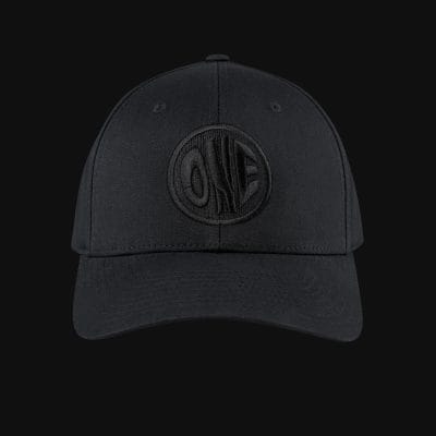 Шапка с Kозирка Black One